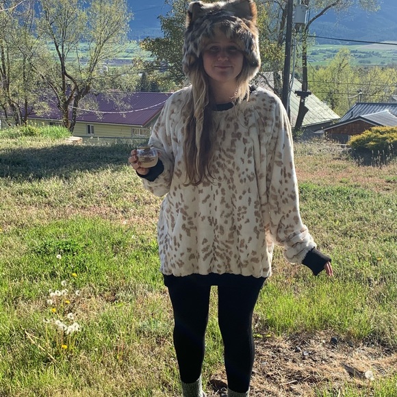 Spirithood Sweater ♥️ - Picture 9 of 10